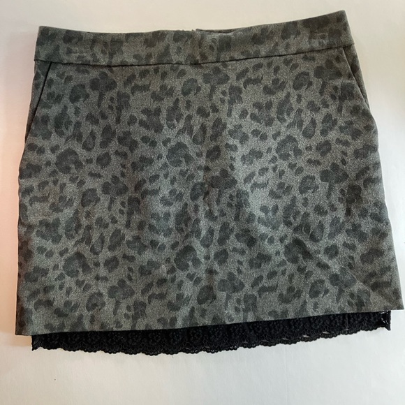 Jessica Simpson Gray Leopard Print Skirt, Size 3/4 - Picture 1 of 3